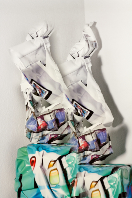 U+29DC: Index of/ Enrico Boccioletti