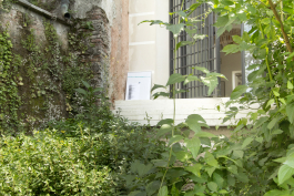 U+29DC: Index of/ Enrico Boccioletti